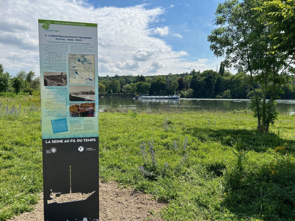 La Seine au fil du temps, panneaux thématiques sur l'histoire de la Seine
